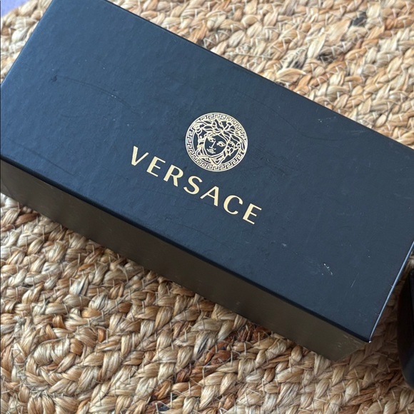 Versace 4458 GB1/87 Black Dark Gray Sunglasses VE4458 - Picture 10 of 10